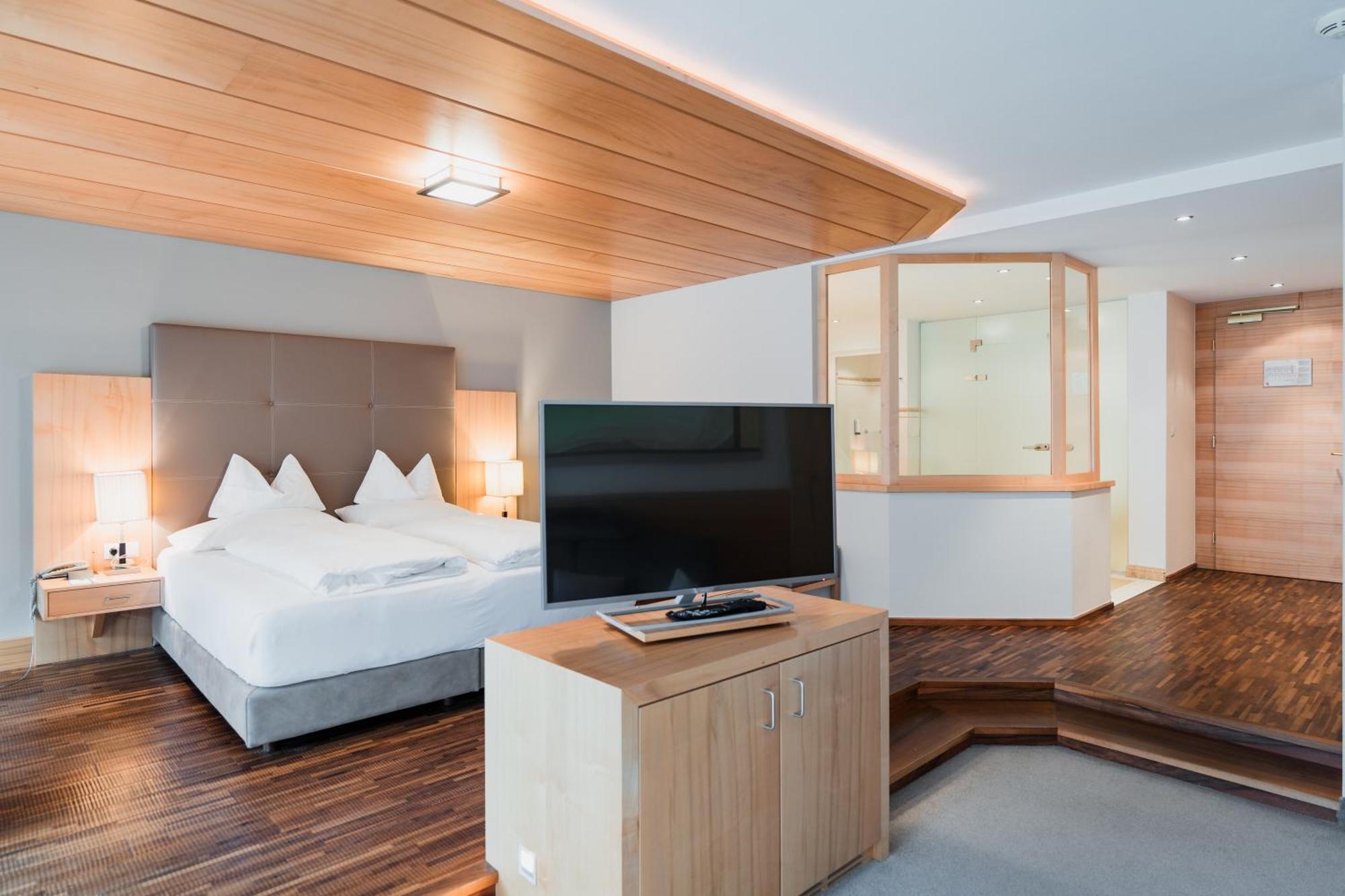 Hotel Chalet Das Alpenschloessel ซัลตูซิโอ ภายนอก รูปภาพ