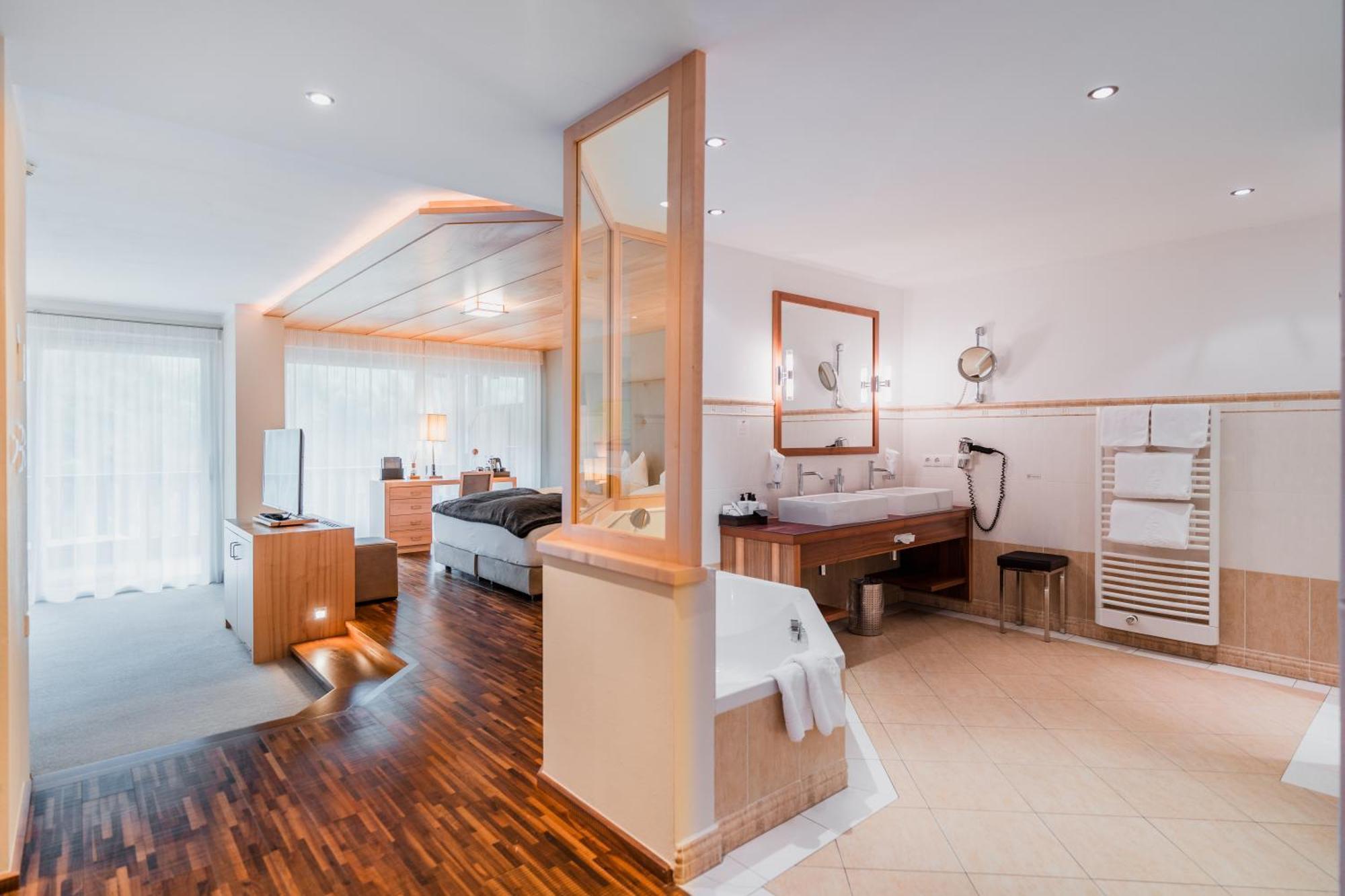 Hotel Chalet Das Alpenschloessel ซัลตูซิโอ ภายนอก รูปภาพ