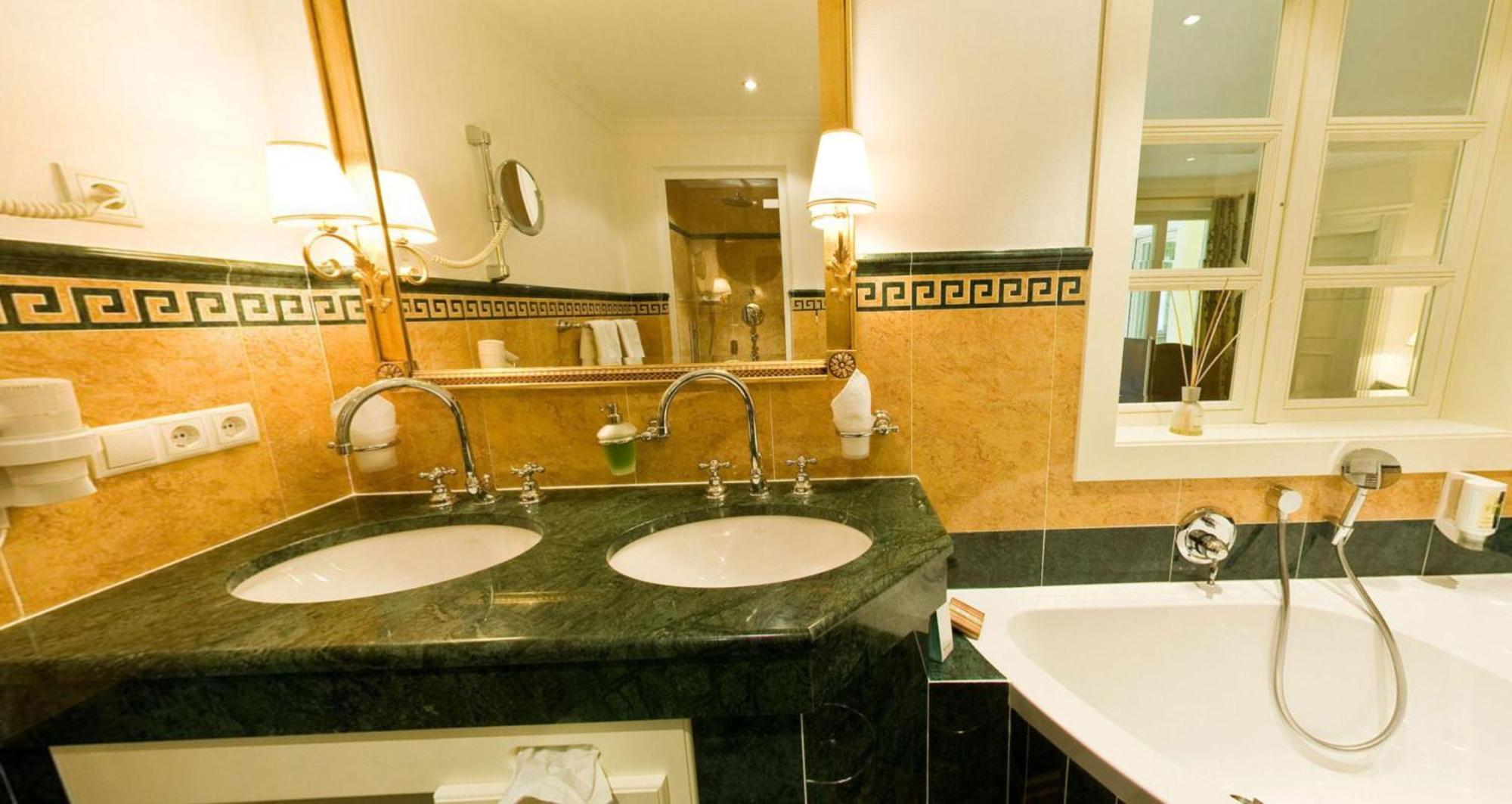 Hotel Chalet Das Alpenschloessel ซัลตูซิโอ ภายนอก รูปภาพ