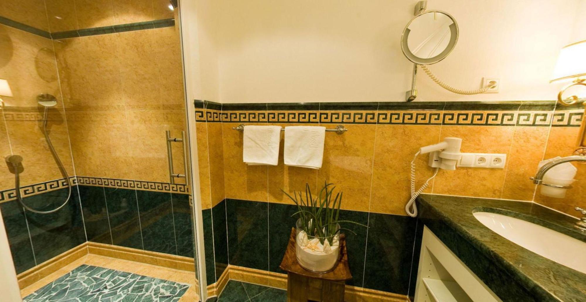 Hotel Chalet Das Alpenschloessel ซัลตูซิโอ ภายนอก รูปภาพ