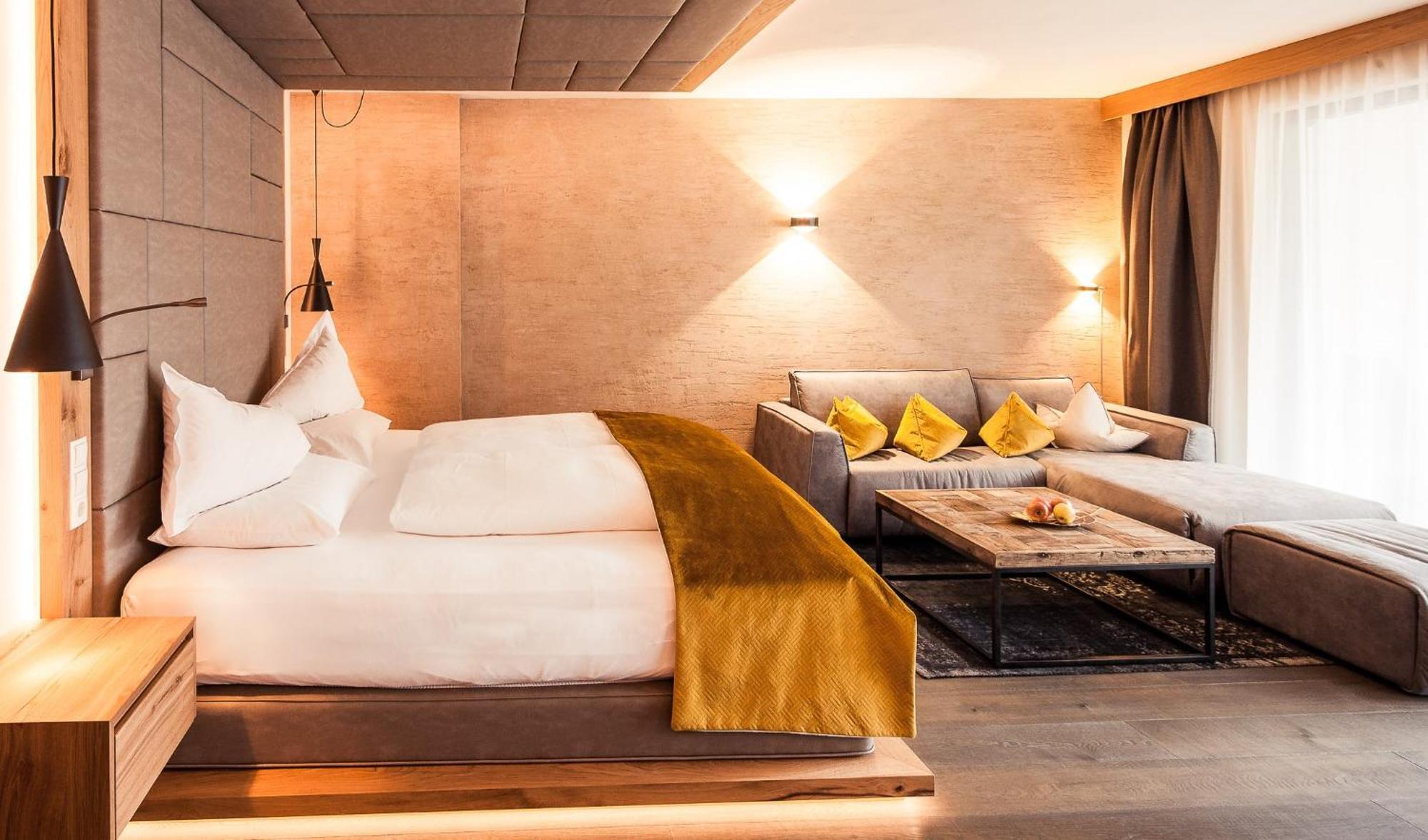 Hotel Chalet Das Alpenschloessel ซัลตูซิโอ ภายนอก รูปภาพ