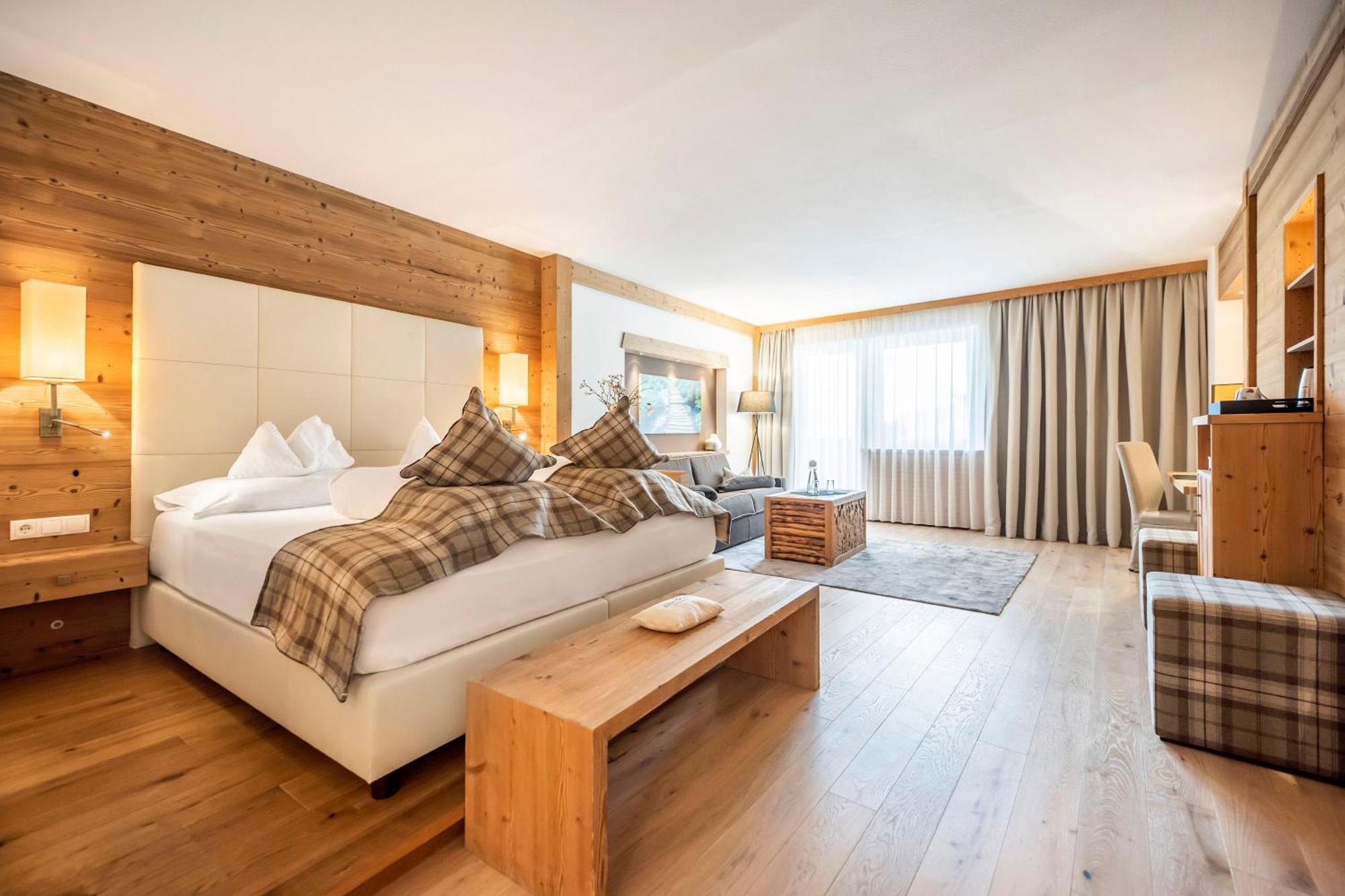 Hotel Chalet Das Alpenschloessel ซัลตูซิโอ ภายนอก รูปภาพ
