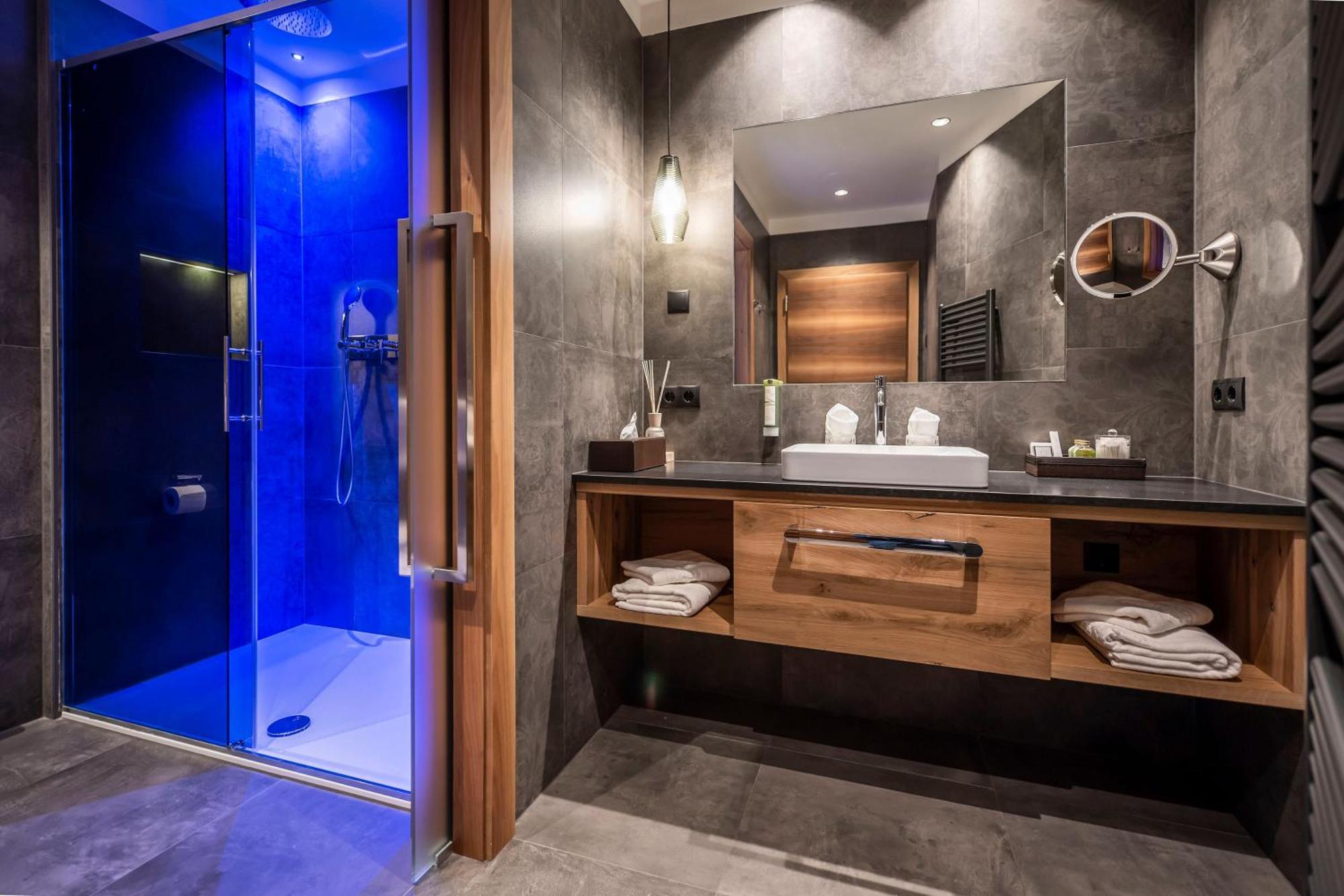Hotel Chalet Das Alpenschloessel ซัลตูซิโอ ภายนอก รูปภาพ