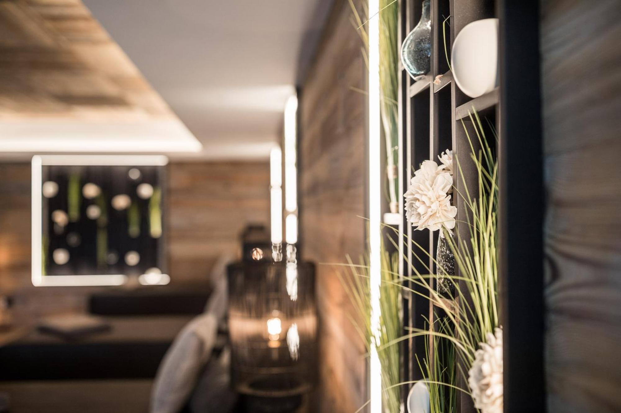 Hotel Chalet Das Alpenschloessel ซัลตูซิโอ ภายนอก รูปภาพ